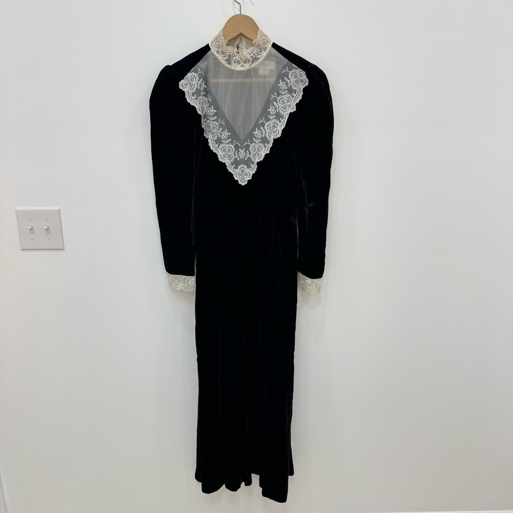 Vintage Westminster Lace White High Neck Deep V Velvet Victorian Dress Sz 6